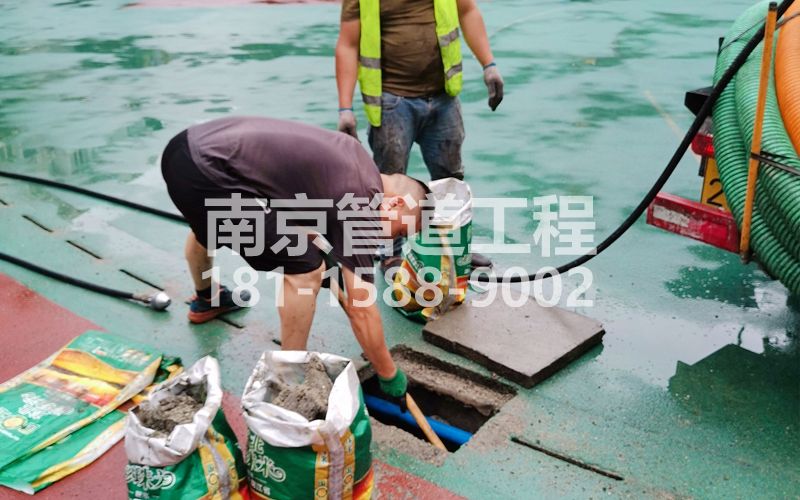 218模范西路管道清淤