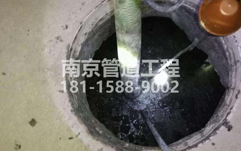 216模范西路清理化粪池